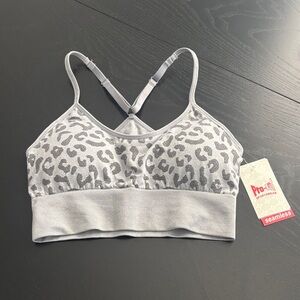 NWT Pro-Fit Seamless Women’s Sports Bra Size Small